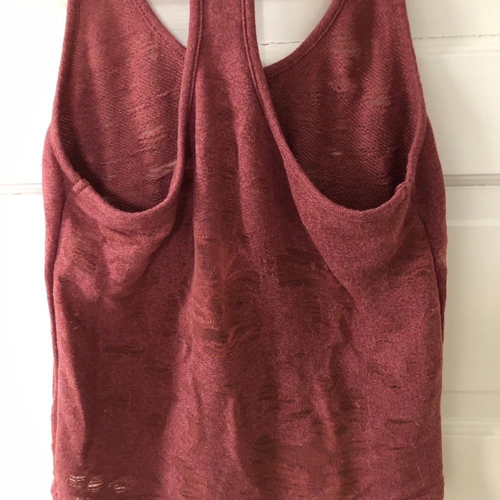 Alo Pure Tank Distressed - Picture 5 of 5